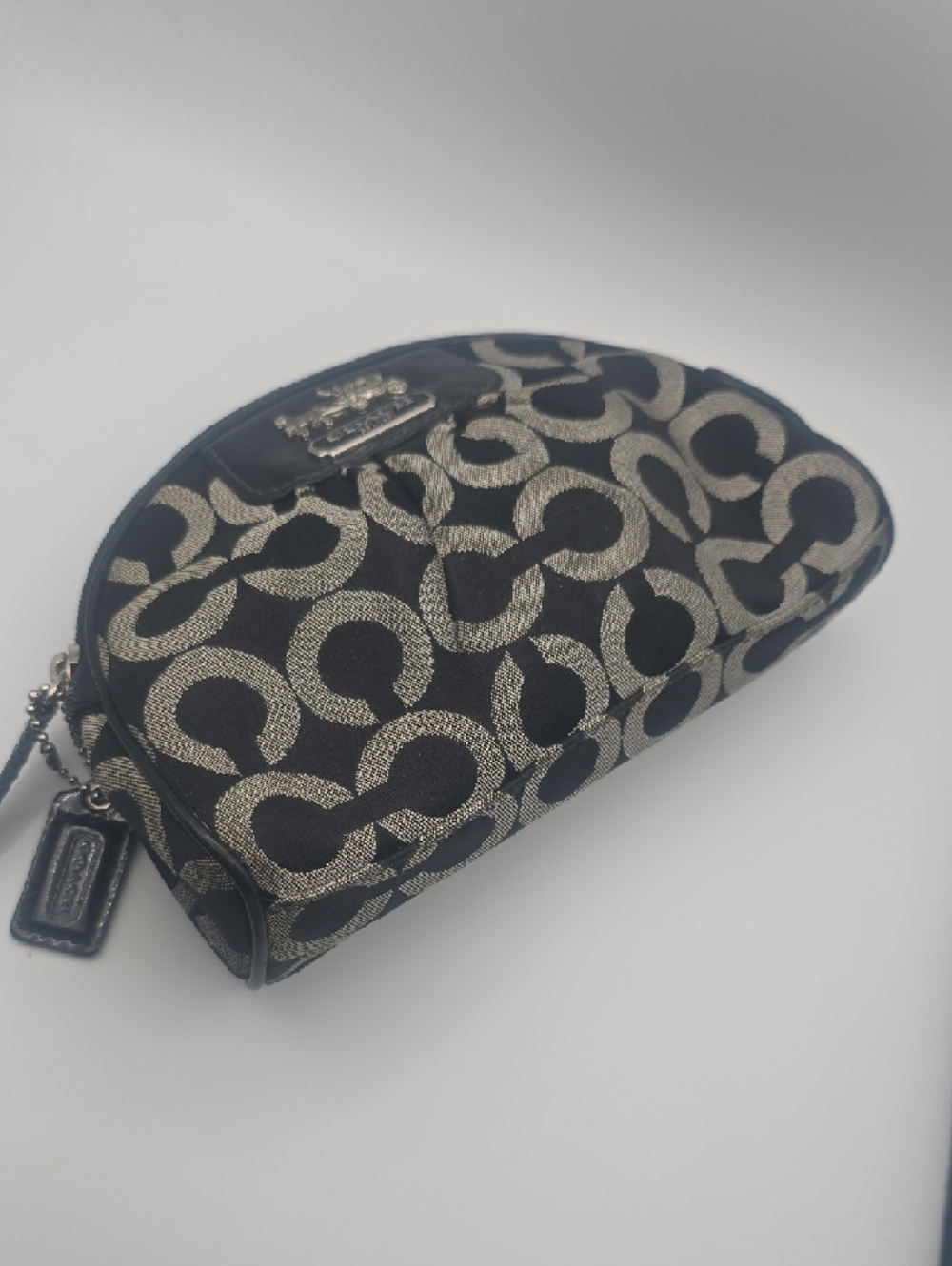 Coach Black & Metallic Silver Signature Dome Small Cosmetic Case/Pouch (V-G)🩶🖤 - Picture 4 of 10